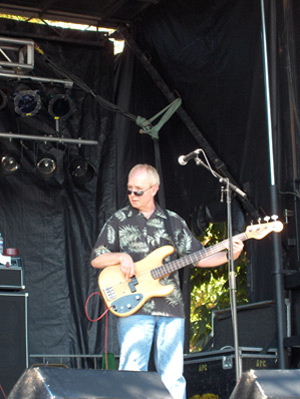 . Peter Hodgson (Fender bass) of Checkmates/Rhinoceros