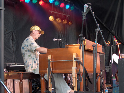 MICHAEL FONFARA performing on the Hammond B-3 organ
