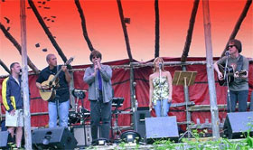 images/Martian-and-friends-onstage.jpg